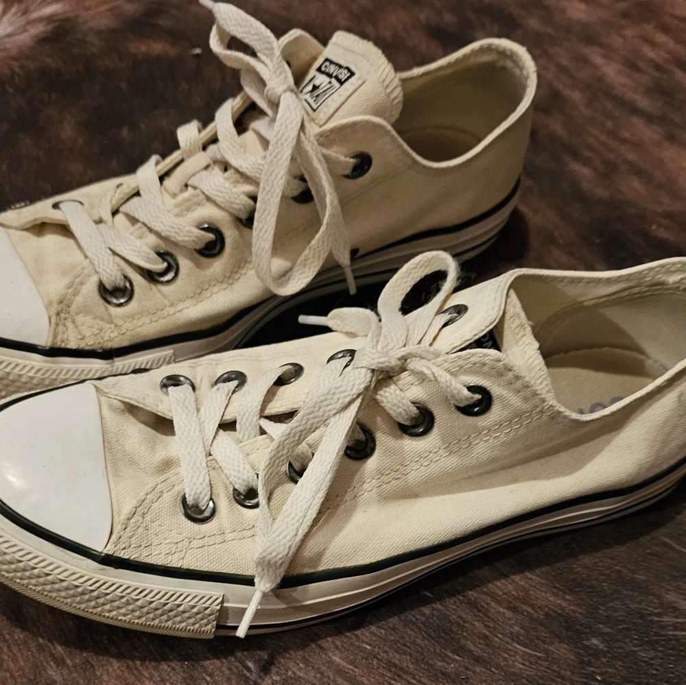Converse Cream Low-Top Sneakers - Picture 3 of 4